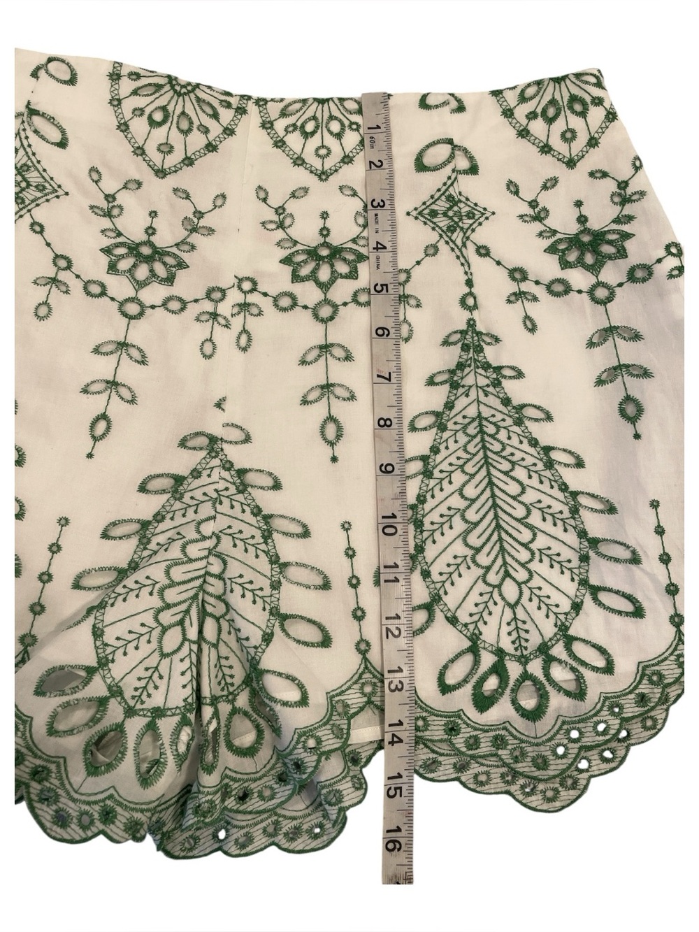 Zara Shorts for Women’s White with Green Eyelet Embroidery Size XL NWT - Picture 10 of 12